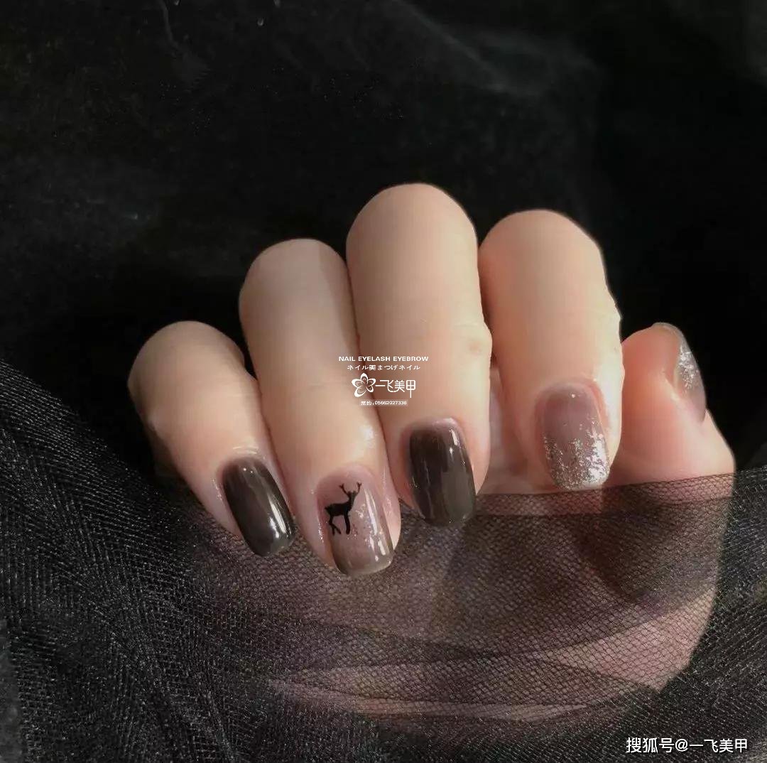 深棕色美甲真的愛(ài)了！復(fù)古又顯白~