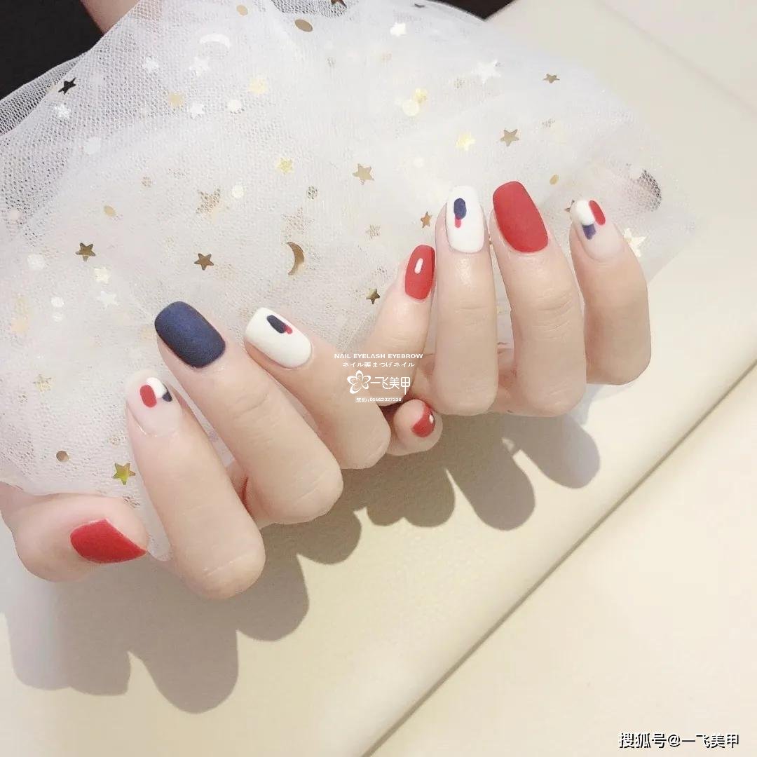 韓系手繪涂鴉美甲，好有藝術感啊~