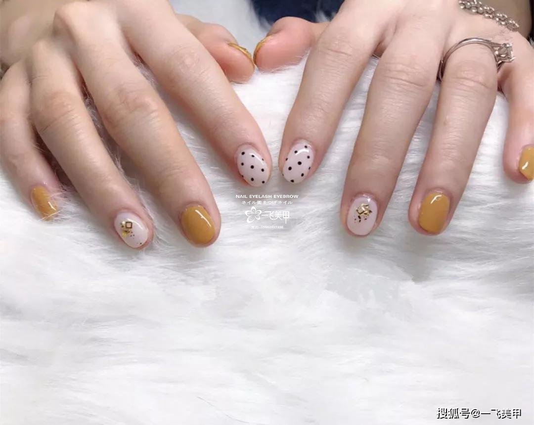 姜黃色跳色美甲，真的美炸了！