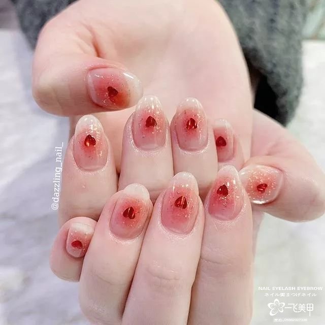 雖然不能出門，我們還是為你們準(zhǔn)備了這一年的情人節(jié)美甲，暫時(shí)只能看看了