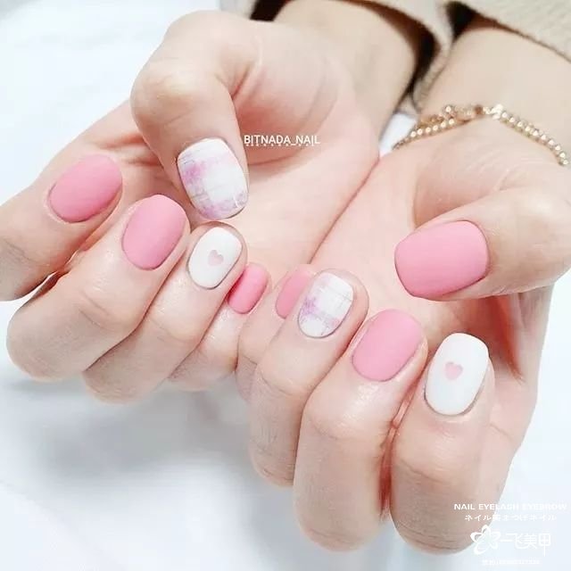 雖然不能出門，我們還是為你們準(zhǔn)備了這一年的情人節(jié)美甲，暫時只能看看了