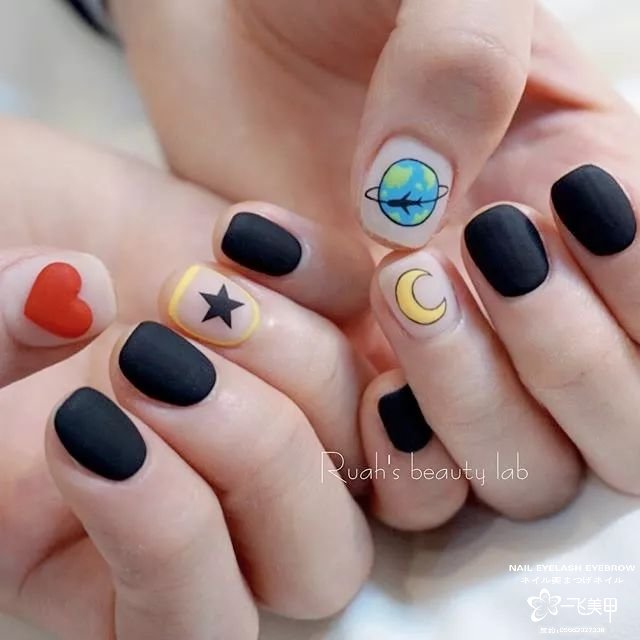 雖然不能出門，我們還是為你們準(zhǔn)備了這一年的情人節(jié)美甲，暫時只能看看了