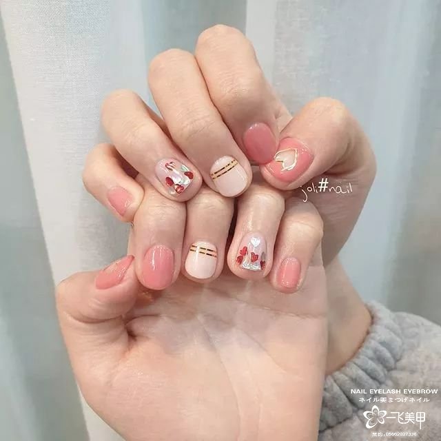雖然不能出門，我們還是為你們準(zhǔn)備了這一年的情人節(jié)美甲，暫時只能看看了