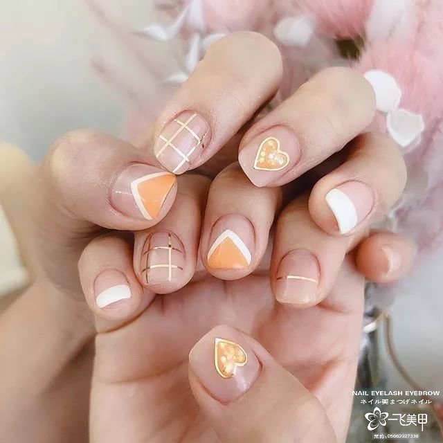 雖然不能出門，我們還是為你們準(zhǔn)備了這一年的情人節(jié)美甲，暫時只能看看了