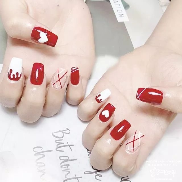 雖然不能出門，我們還是為你們準(zhǔn)備了這一年的情人節(jié)美甲，暫時(shí)只能看看了