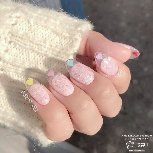 雖然不能出門，我們還是為你們準(zhǔn)備了這一年的情人節(jié)美甲，暫時(shí)只能看看了