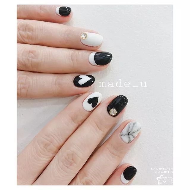 雖然不能出門，我們還是為你們準(zhǔn)備了這一年的情人節(jié)美甲，暫時只能看看了