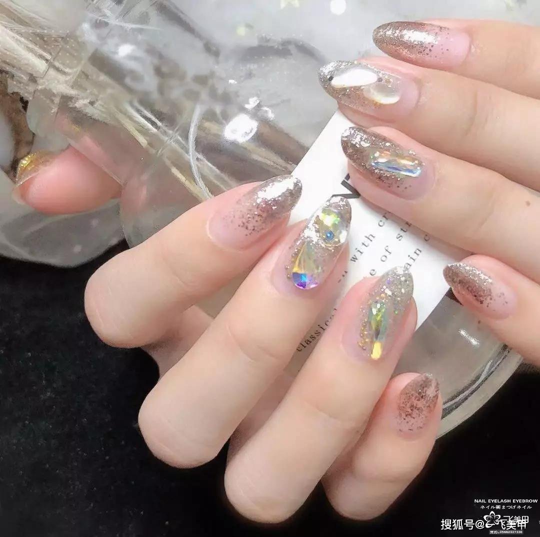 新娘美甲，實用短款