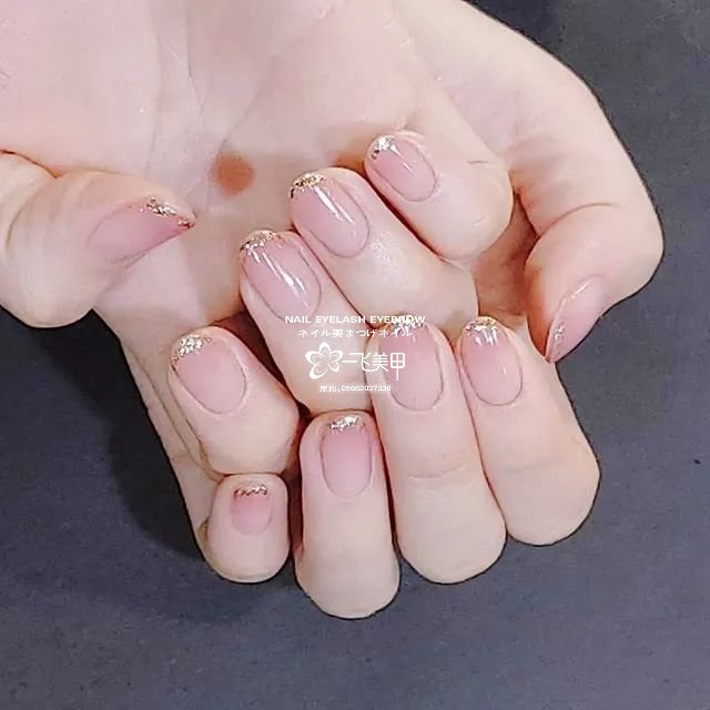 溫柔的漸變美甲，喚醒春天
