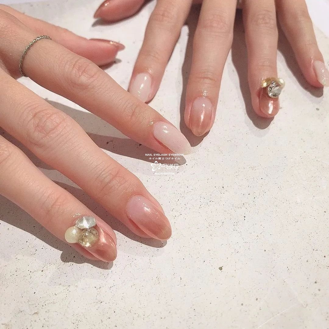 溫柔的漸變美甲，喚醒春天