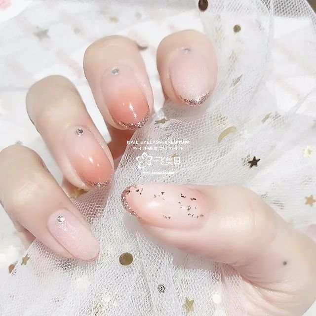 溫柔的漸變美甲，喚醒春天