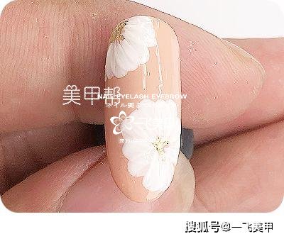 新手也能做的3款新春雛菊美甲
