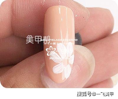 新手也能做的3款新春雛菊美甲