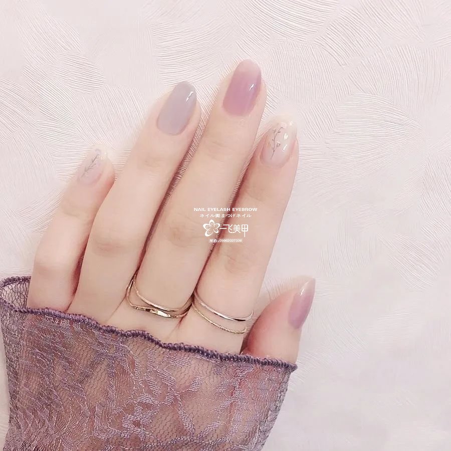 春天里我喜歡的淡紫色美甲