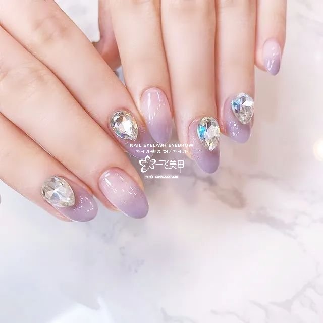 春天里我喜歡的淡紫色美甲