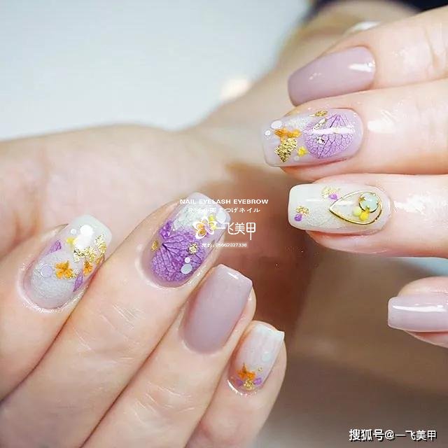 干花美甲要怎么搭才好看呢？