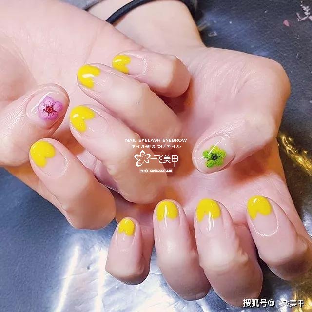干花美甲要怎么搭才好看呢？