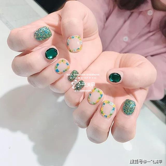 干花美甲要怎么搭才好看呢？
