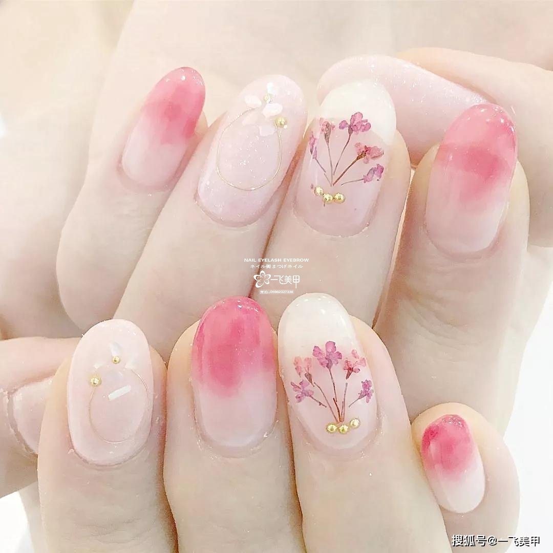 干花美甲要怎么搭才好看呢？