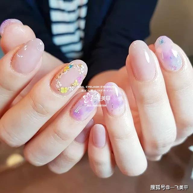 干花美甲要怎么搭才好看呢？