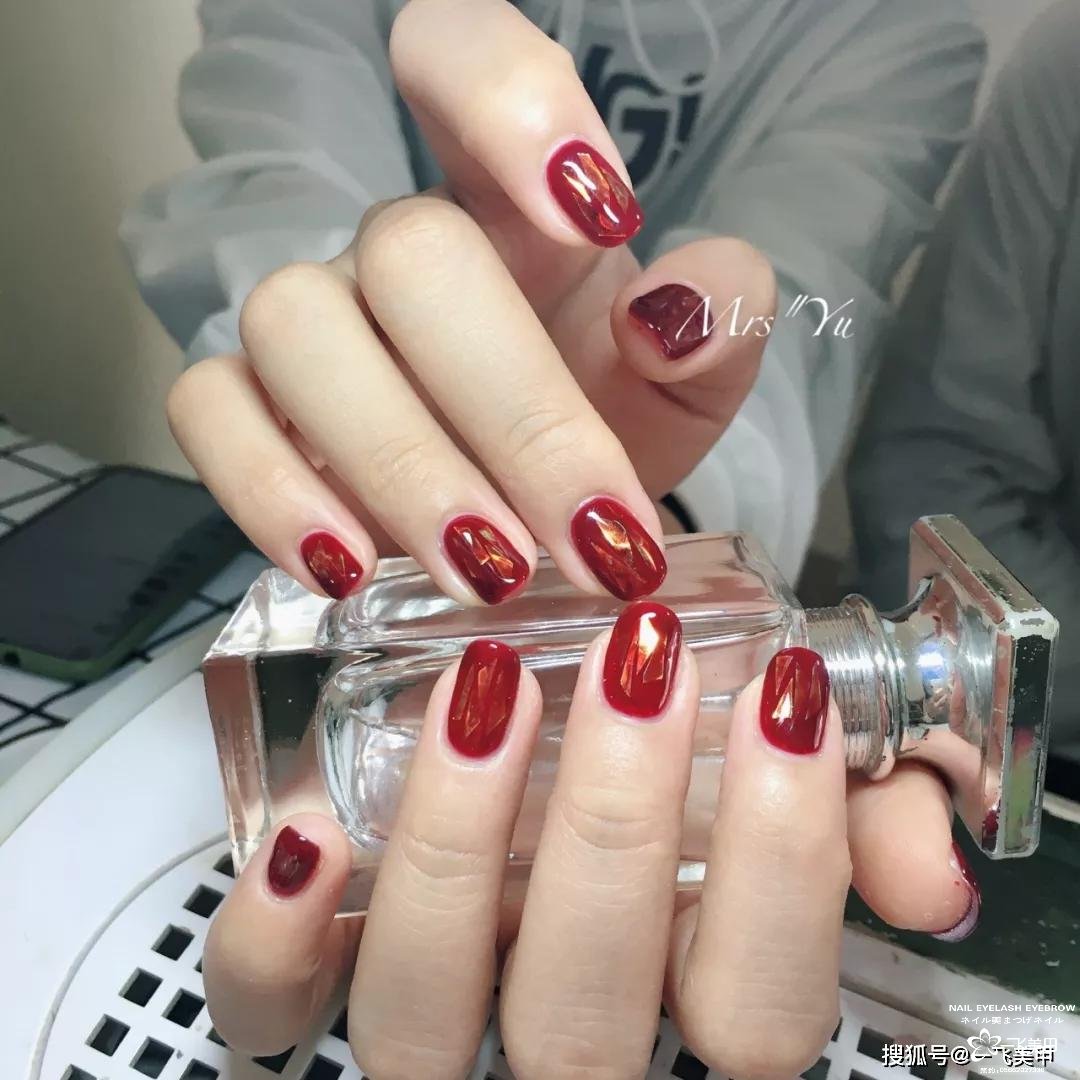 超仙氣的透感碎玻璃美甲，誰做誰美