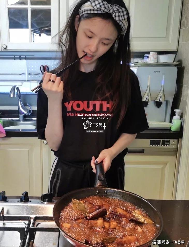 驚呆了！女明星宅在家做這件事瘦到了90斤，你們信不信？