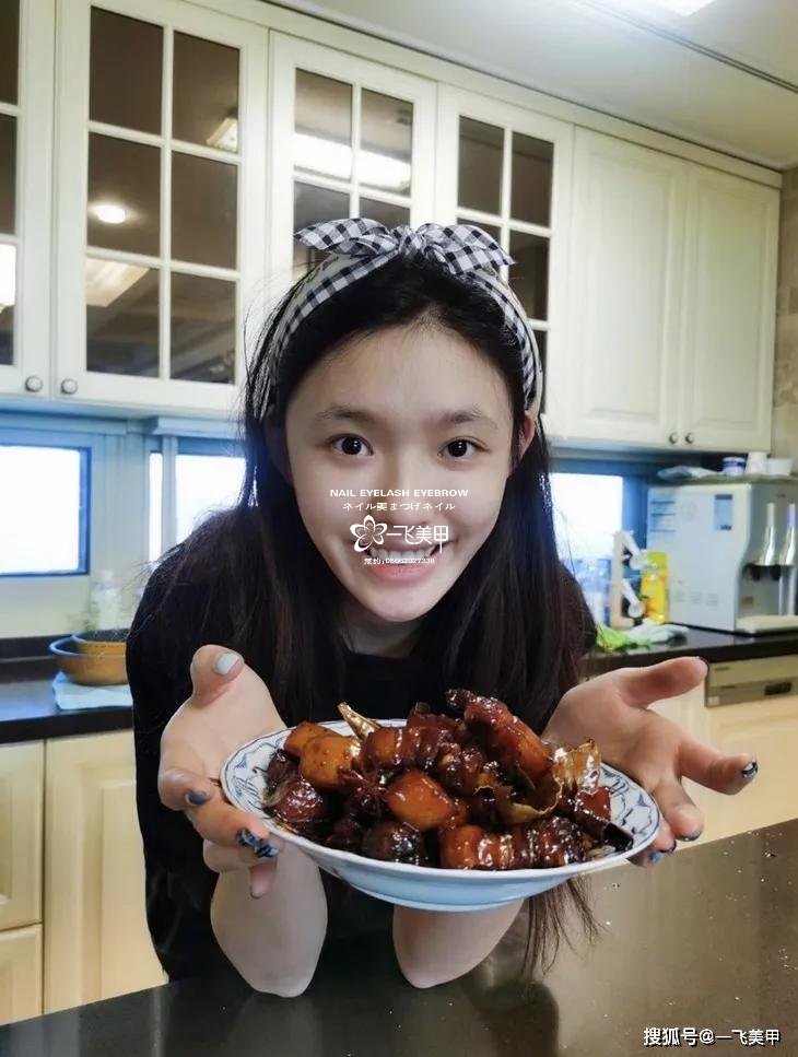 驚呆了！女明星宅在家做這件事瘦到了90斤，你們信不信？