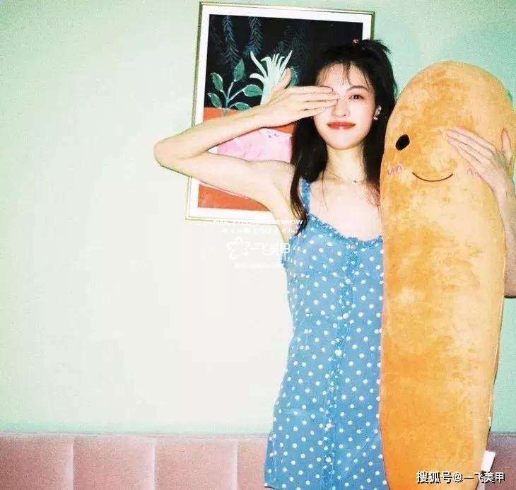 驚呆了！女明星宅在家做這件事瘦到了90斤，你們信不信？