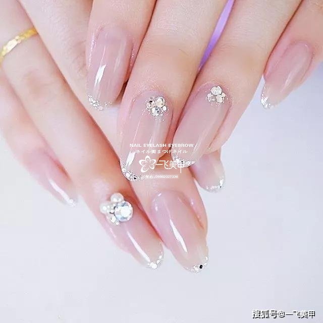 極簡(jiǎn)風(fēng)法式美甲！太高級(jí)了！