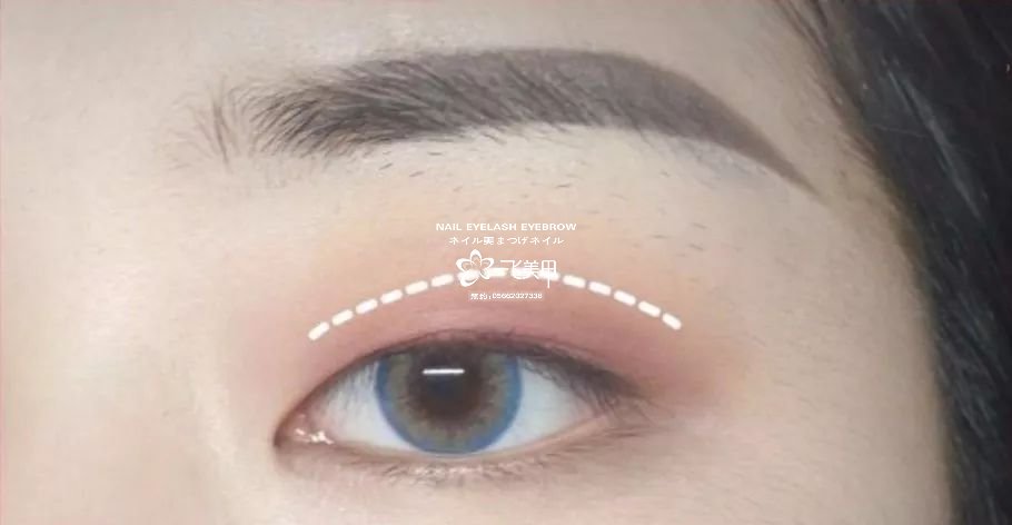 單眼皮和腫眼泡眼妝怎么畫？新手化妝必看的眼妝教程！