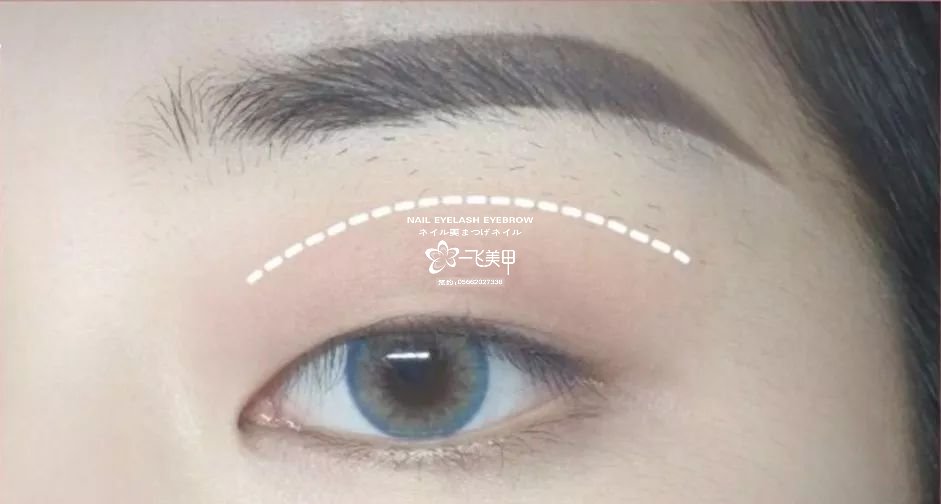 單眼皮和腫眼泡眼妝怎么畫？新手化妝必看的眼妝教程！