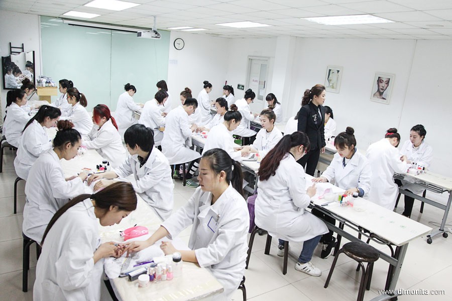 為你的指甲做一個免費健康SPA