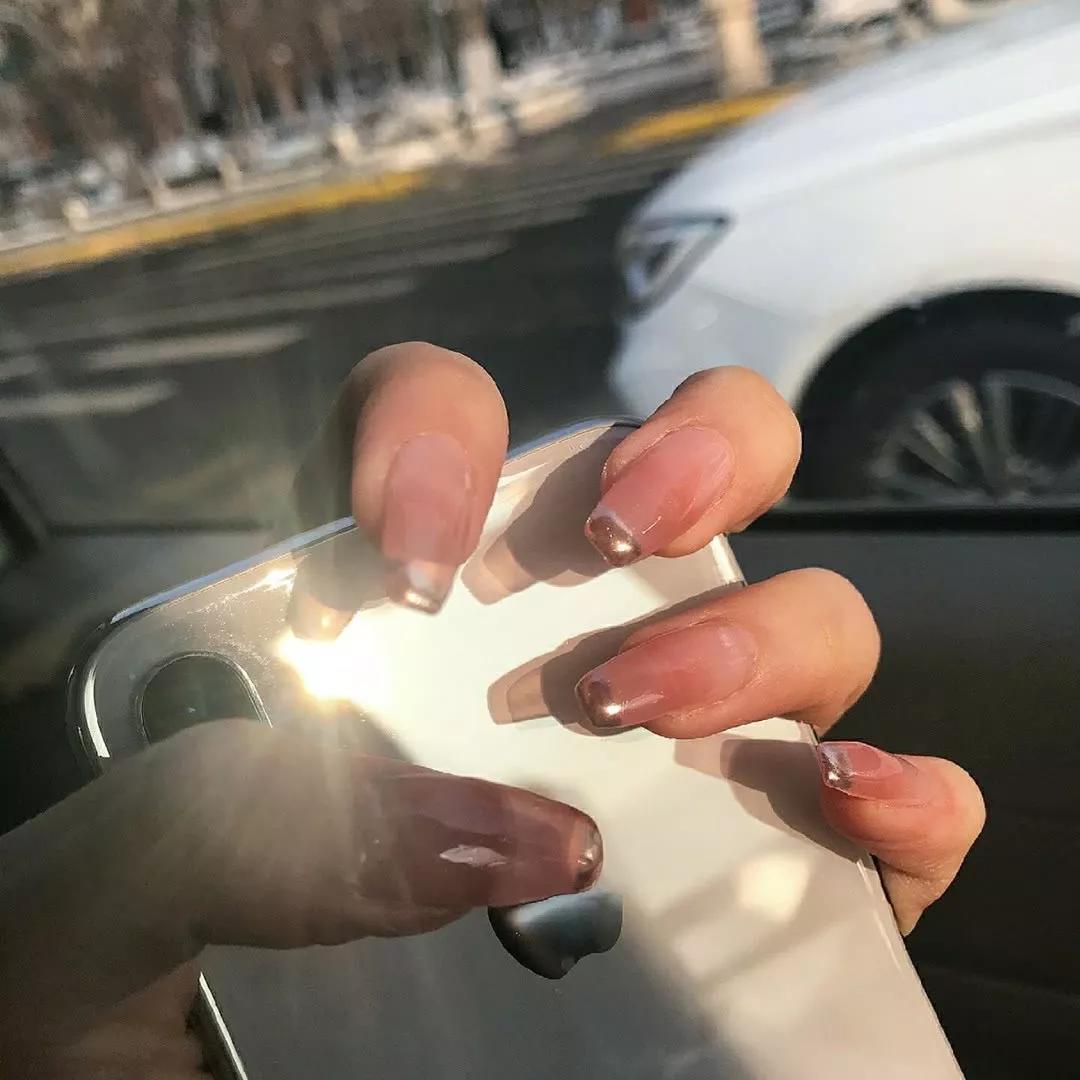 想做美甲？我告訴你今年流行什么色！