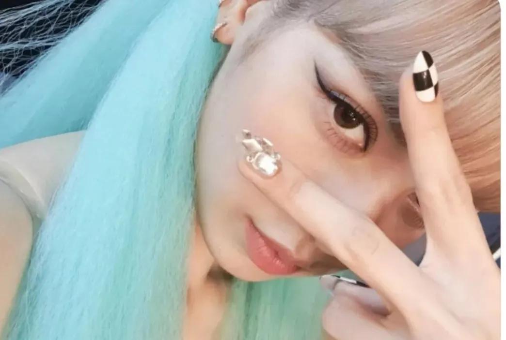 lisa是什么寶藏女孩啊，同款美甲也太種草了吧