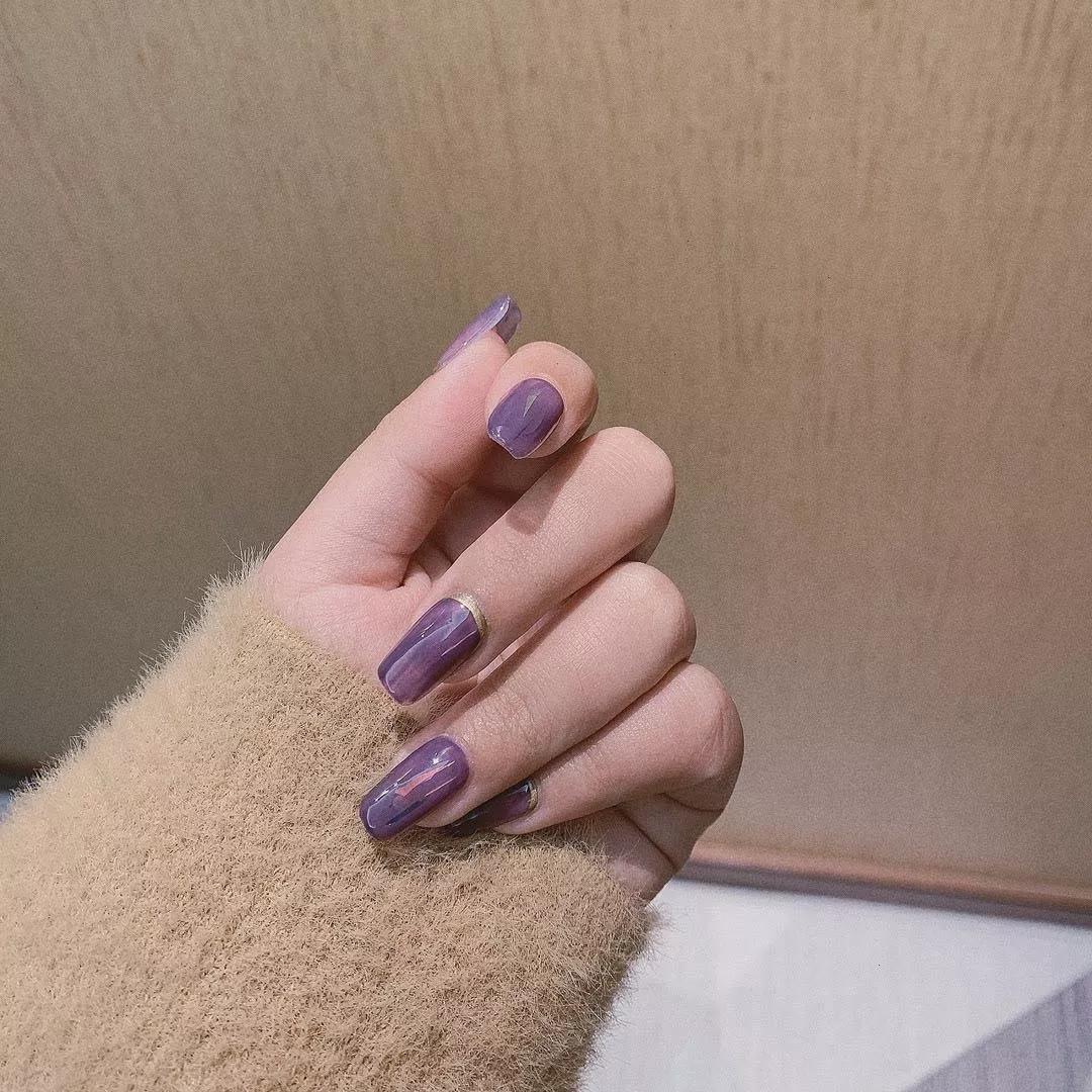 想做美甲？我告訴你今年流行什么色！