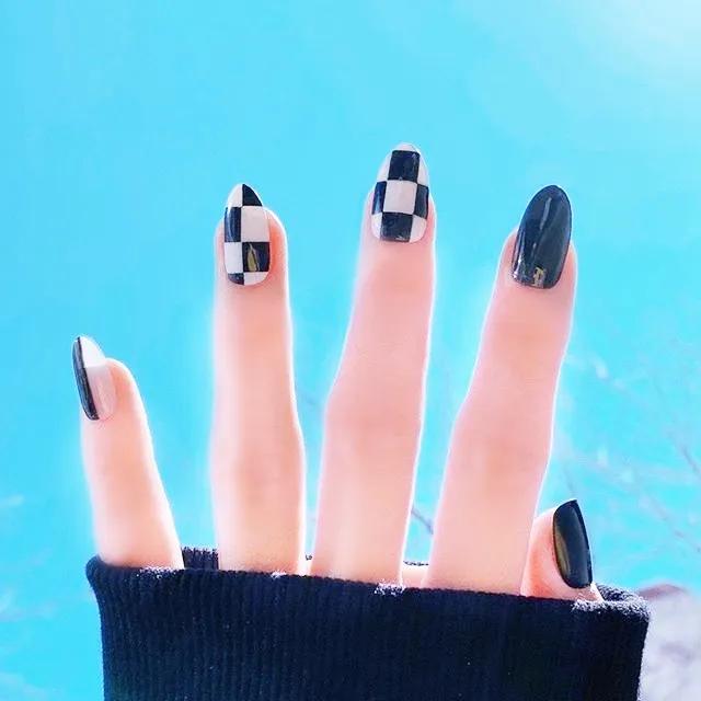 lisa是什么寶藏女孩啊，同款美甲也太種草了吧