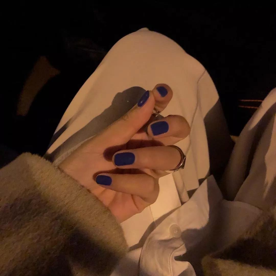 想做美甲？我告訴你今年流行什么色！