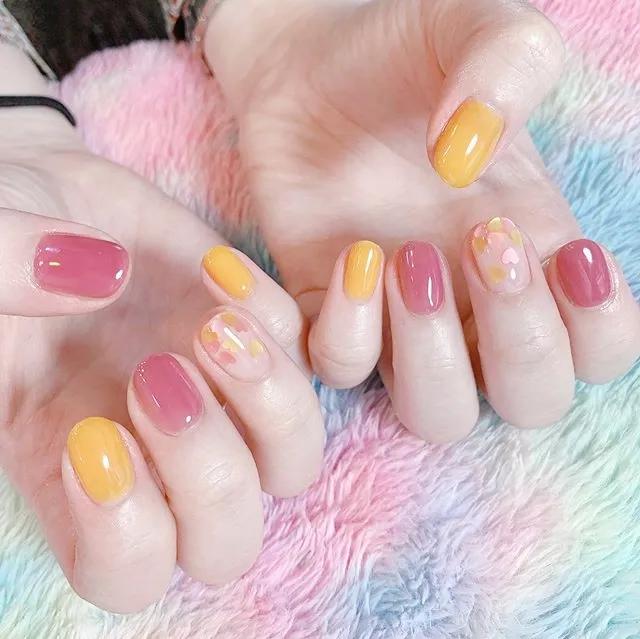 如何把春夏裝進(jìn)美甲里？糖果色系做到了