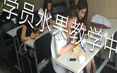 學(xué)員在仿生皮上練習(xí)中