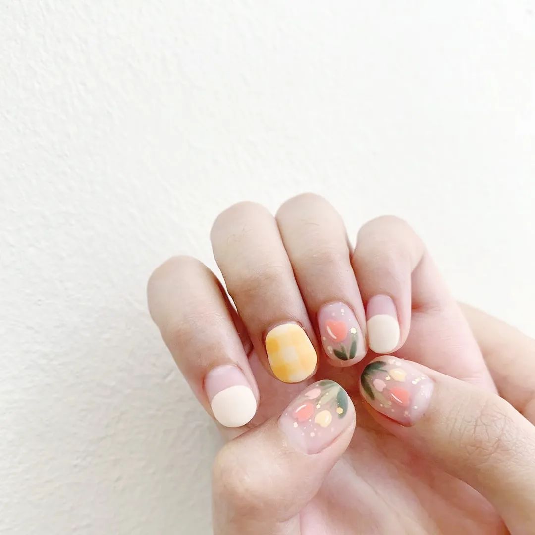 韓式花花美甲清新又可愛