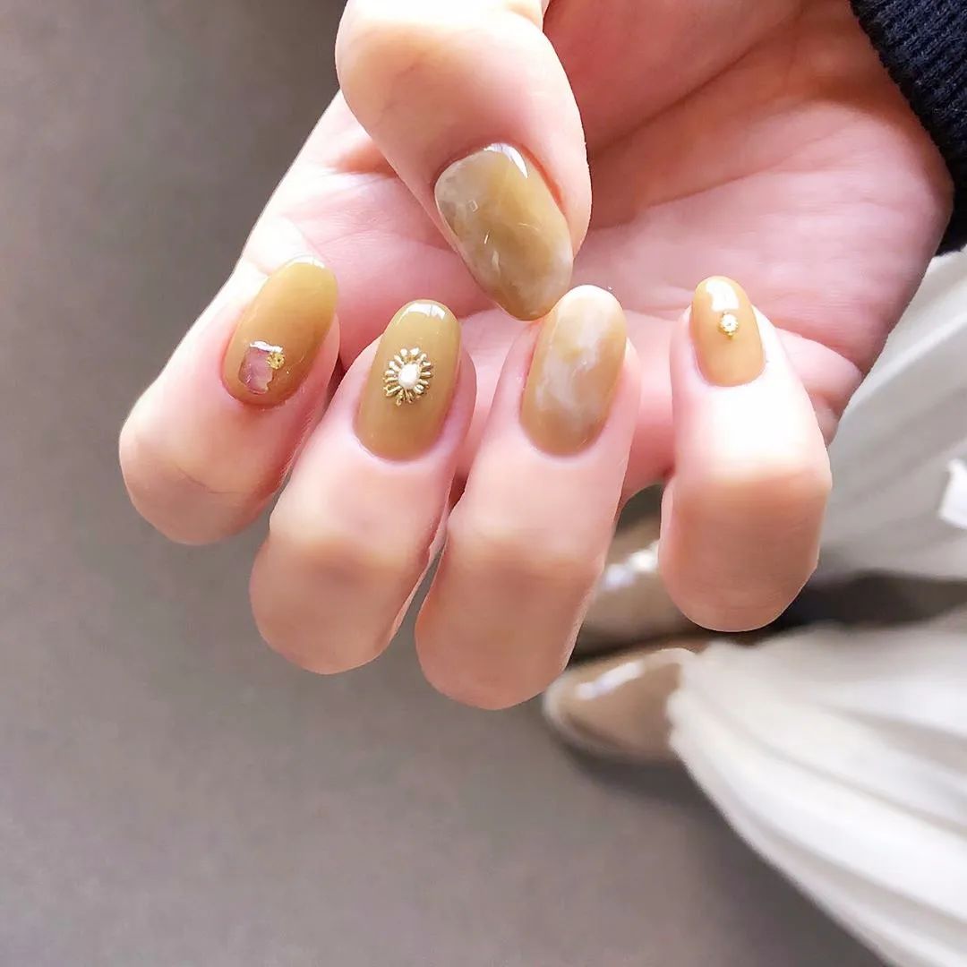 這個(gè)夏天最不能少的，就是這個(gè)顏色的美甲