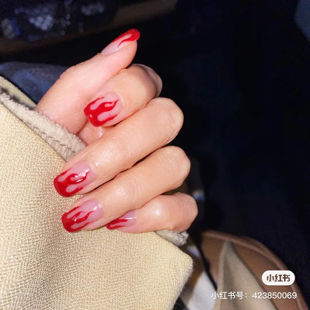 Lisa、宋妍霏……同款美甲，我都給你們扒出來(lái)了！