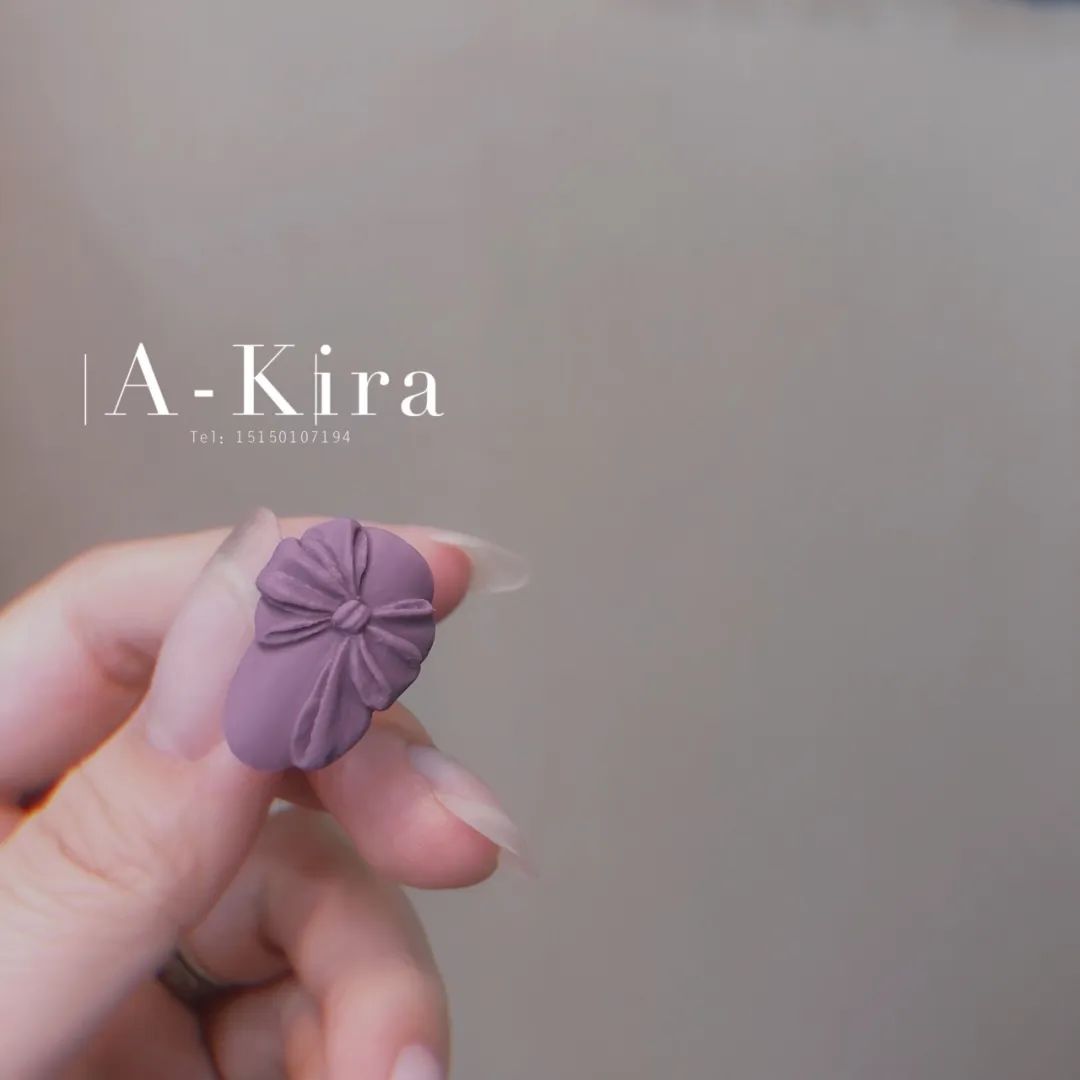 有點(diǎn)復(fù)古的日系立體蝴蝶結(jié)美甲