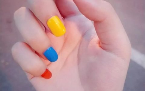 快看！彩虹色系、小清新美甲是你喜歡的風(fēng)格嗎？