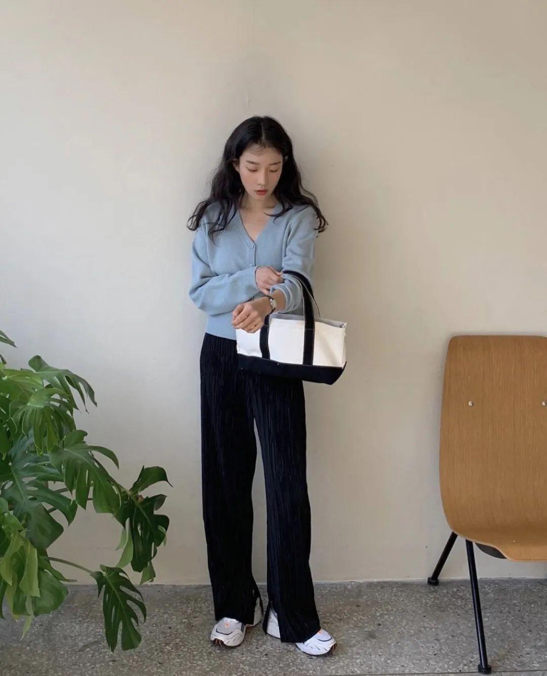 別再穿黑白灰了，今年巨火的 “ 初戀色 ” 簡直美哭 ！