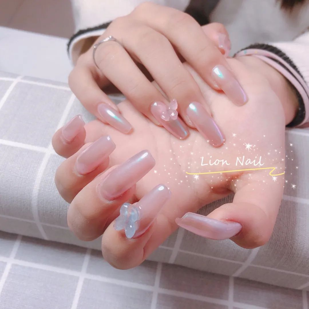 蝴蝶+極光色美甲，太美了