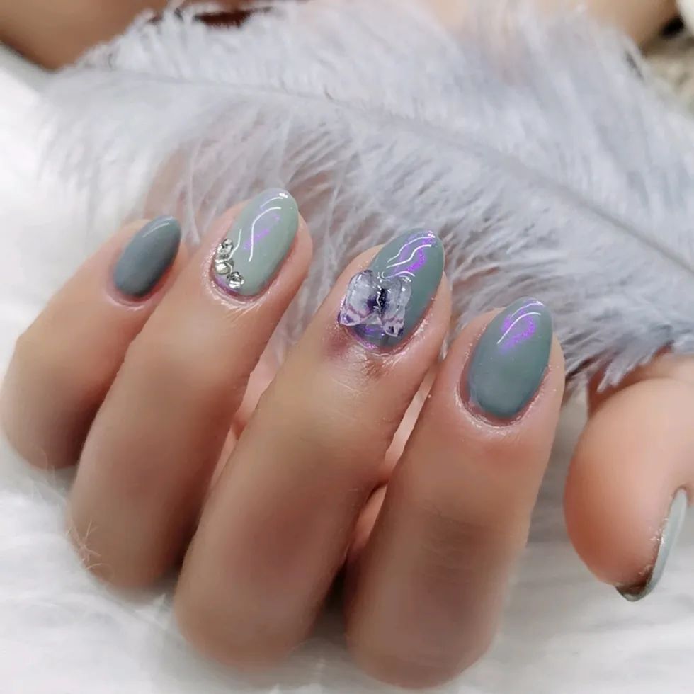 蝴蝶+極光色美甲，太美了