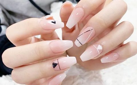 Lisa、宋妍霏……同款美甲，我都給你們扒出來了！