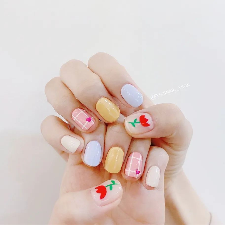 韓式花花美甲清新又可愛