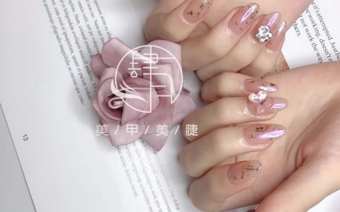 蝴蝶+極光色美甲，太美了